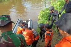Abai Peringatan Cucu,...