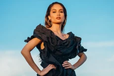 Cinta Laura Tampil Cantik...