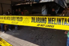 Periksa 3 Petugas Keamanan,...