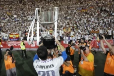 Rebut Trofi Copa del...
