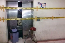 Terjebak di Lift Pakuwon...
