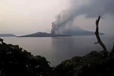 Gunung Anak Krakatau...