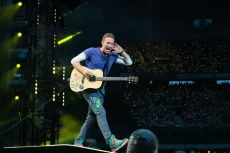 Coldplay Bawa 200 Kru...