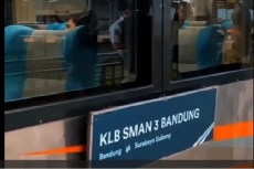 Mau Sewa Kereta Api...