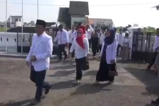 Datangi Kantor KPU,...