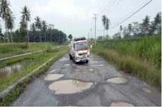 Jalan Poros Halmahera...