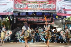 Lestarikan Seni Tradisional,...