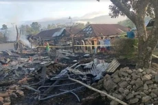 Belasan Rumah di Empat...