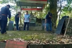 Berjibaku di Tengah...