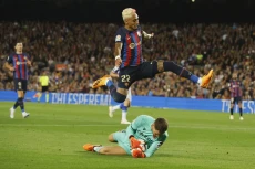 Pecundangi Barcelona,...