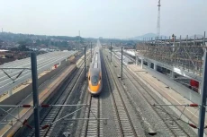 Uji Kecepatan Kereta...