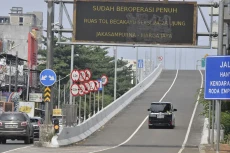 Beratkan Keuangan Waskita...