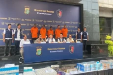 Polisi Buru Pemasok...