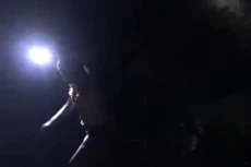 Asyik Beradu Mesra Tanpa...