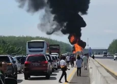 Pikap Terbakar di Jalan...