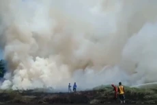Lahan di Ujung Landasan...