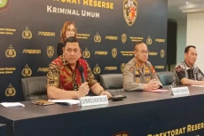 Buru Si Kembar Rihana-Rihani,...