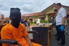 Rampok dan Bunuh Ibu...
