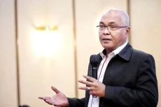 Akhmad Munir Dilamar...