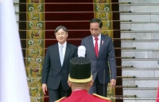 Jokowi Terima Kaisar...