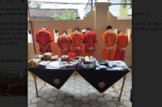 Kirim Ganja Lewat Ekspedisi,...