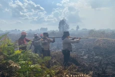 Padamkan Karhutla di...