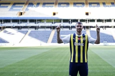 Dikontrak Fenerbahce...