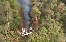 Penampakan Pesawat Semuwa...