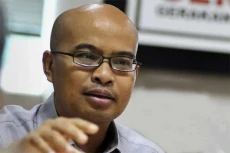 Profil Desmond J Mahesa:...