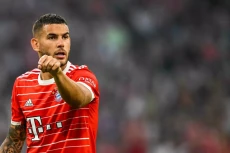 Bayern Muenchen Tak...
