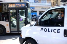 Polisi Israel Ini Perkosa...
