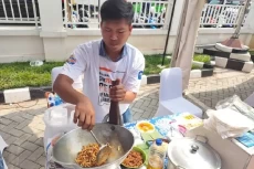 10 Tahun Berjualan Lumpia...