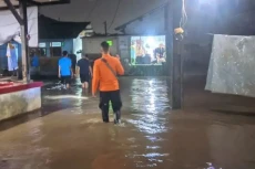 Puluhan Rumah Warga...