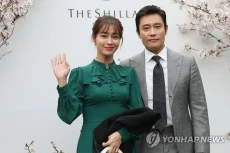 7 Pasangan Artis Korea...