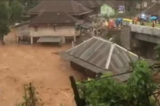 Ngeri! Banjir Bandang...