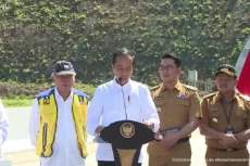 Jokowi Resmikan Jalan...