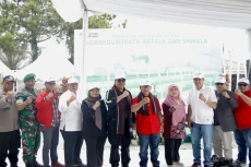 Kementan Serahkan 2...