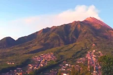 Selama 24 Jam, Gunung...
