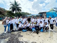 Pegadaian Ikut Bersihkan...