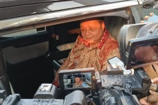 Airlangga Tanggapi Kericuhan...