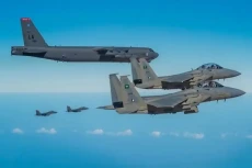 Jet Tempur F-15 Arab...