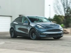 Tesla Bentuk Tim Rahasia...