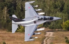 Pesawat Latih Yak-130...