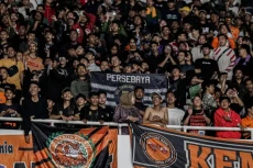 Bonek Dampingi Persebaya...