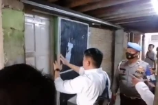 Dobrak Rumah di Bantaran...
