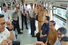 Jokowi Jajal LRT Jabodebek...