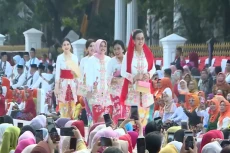 Wanita Peserta Fashion...