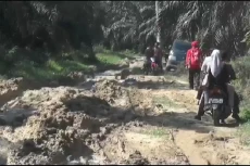Jalan Rusak Parah, Ratusan...