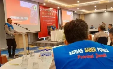 4 Oknum Kelurahan di...