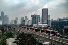 Jelang Peresmian LRT...